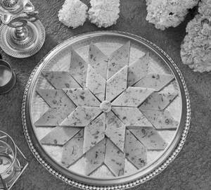 Kesar Kaju Katli {250Gm}
