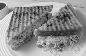 Chiili Cheese Grilled Sandwich