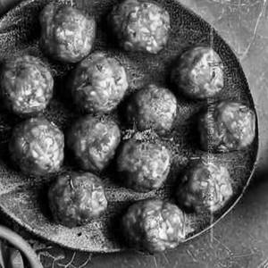 Veg Balls In Garlic Sauce - GRAVY