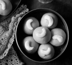 Besan Laddoo {250Gm}