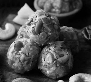 Dink Laddu {250Gm}