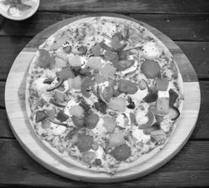 Deluxe Veggie Pizza