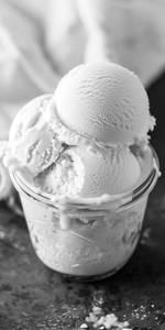 Vanilla ice cream scoop