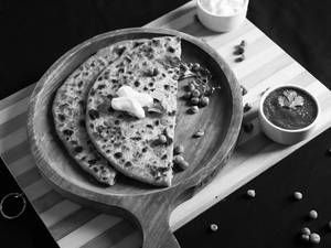 Paneer Hara Matar Paratha