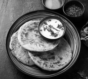 Pyaz Paratha (2Pcs) + Amul Butter + Curd