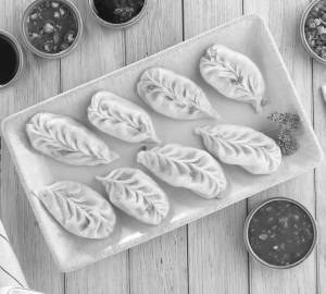 Veg Momos [10 Pieces]