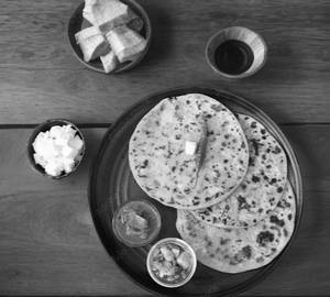Vegetable Paratha 1 Pc