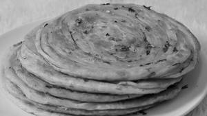 Garlic laccha paratha                                                                                                      