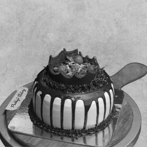 Special Black Forest Cake [500 Grams] (Eggless)
