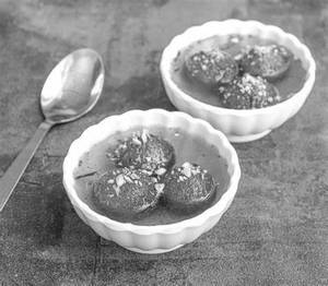 Hot Gulab Jamun (2 Pcs)                                                                                                         
