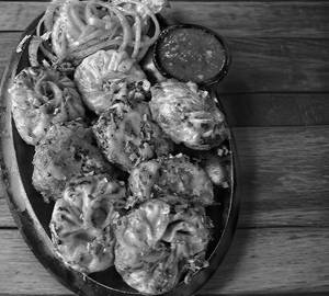 Veg Momos fry  [8 pieces]