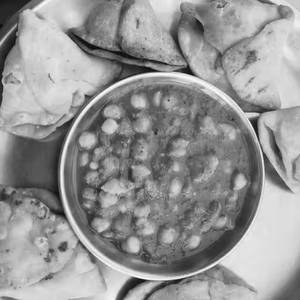 2 samosa with chole                            
