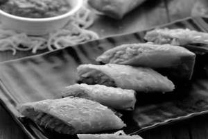 Paneer Spring Roll with French Fries and Pepsi [250 ml] [Serves 1]