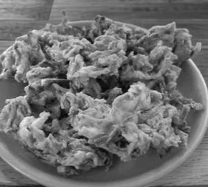 Onion Pakoda with Green Chutney