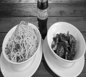 Chicken noodles + chilli chicken + coke [4 pieces]