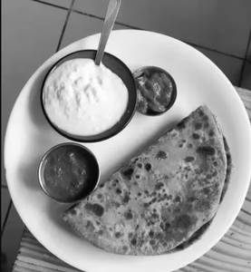Aloo Paratha With Curd