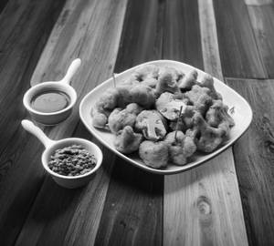 Gobi Pakoda With Green Chutney
