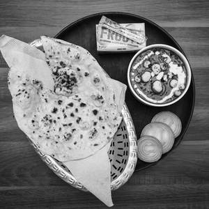 2 Butter Naan + Dal Makhani + Frooti [125 ml]