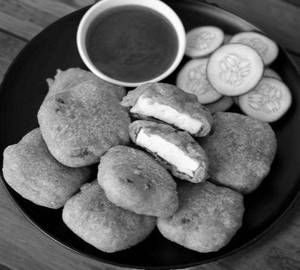 Paneer Pakoda ( Green Chutney)