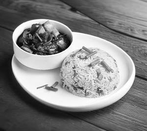 Veg Fried Rice With Chilli Paneer 5 pcs