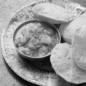 4 Poori + Aloo Sabzi