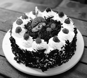 Chocolate cake crush with design
