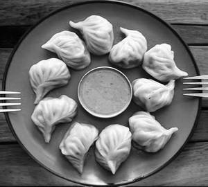 Veg Momos Steem (8 Pieces)