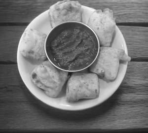 Aloo Pakoda with Green Chutney