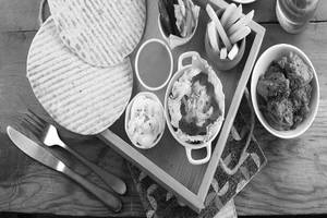 Hummus With Chicken Shishtaouk Platter