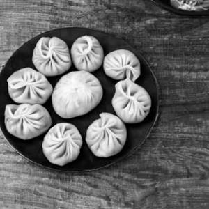 Veg Afghani Steam Momos ( 8 Pcs )