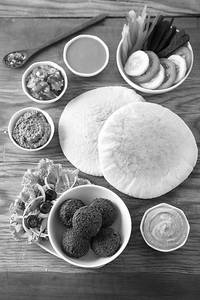 Hummus With Chicken Nuggets Platter