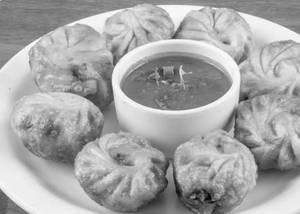 Veg Fried Momos (8pcs)