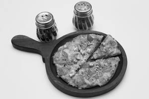 Tandoori paneer pizza