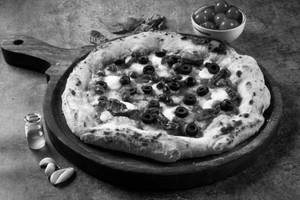 Sundried Tomatoes And Caper Pizza