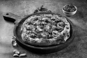 Singhs Cottage Cheese Pizza