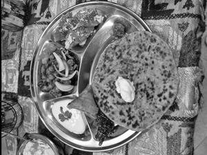 Gobi Parantha Thali