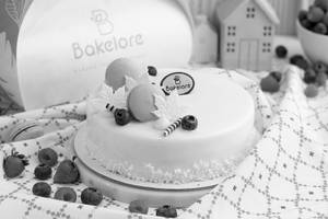 White Chocolate Berrylicious Cake