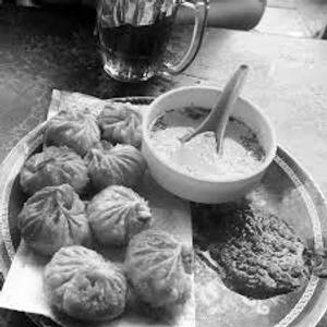 Paneer gravy momos ( 8 Pieces )