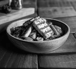 Grilled Paneer With Veggies Salad
