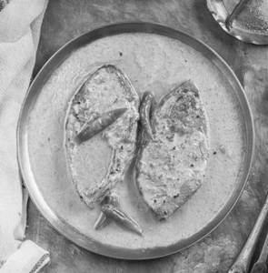 Shorshe Hilsa / Shorshe Illish [Serves 1]