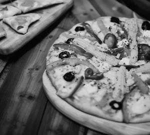 Makhani Supreme Pizza