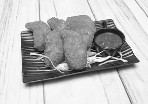 Veg Kurkure Momos [8 Pcs]
