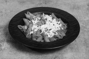 Red Sauce Pasta with White Sauce Pasta and Cold Beverage [Serves 2]