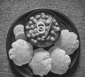 Chole Poori  [5 Pcs]
