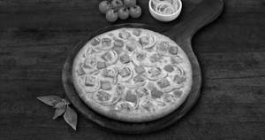 Tandoori Paneer Tikka Pizza