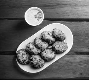 Spring onion pakora ( seasonal )