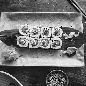 Spicy Salmon Uramaki