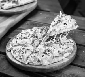 Veggi delight pizza