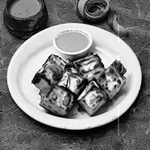 Teen mirchi paneer tikka