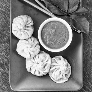 Veg Steamed Momos (6Pcs)